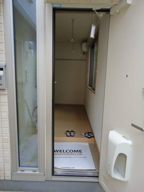 玄関　※別部屋参考写真