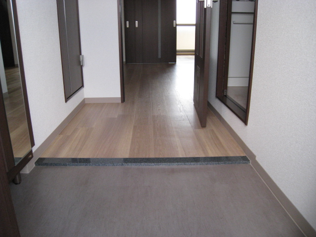 玄関　現況と相違する場合は現況を優先します。