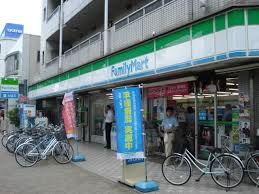 コンビニ　ファミリーマート 堀田駅前店（コンビニ）まで309m