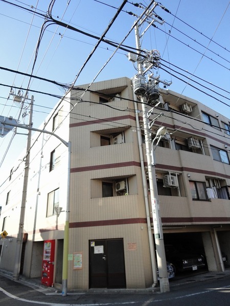 建物外観　落ち着いた雰囲気の外観です