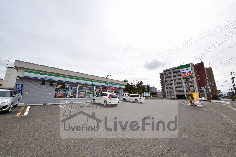 コンビニ　ファミリーマート札幌厚別中央4条店（コンビニ）まで600m