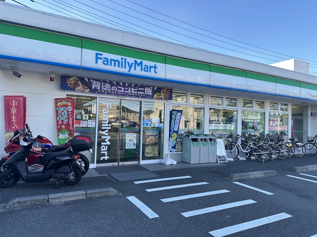 コンビニ　ファミリーマートサンズ丸山台三丁目店（コンビニ）まで590m