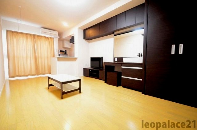 居室・リビング　スタイリッシュな配色でおしゃれなお部屋