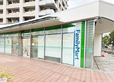 コンビニ　ファミリーマートさくらてらす五反田店（コンビニ）まで200m
