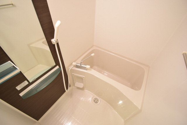 バス・シャワールーム　浴室乾燥付きのお風呂です。