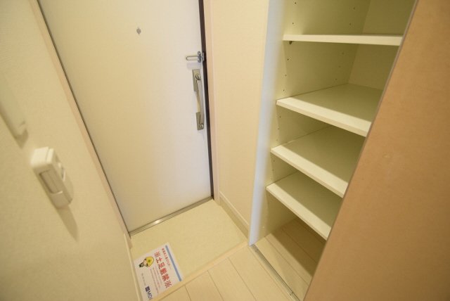 玄関　シューズボックスあります。