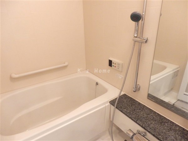 バス・シャワールーム　追い焚き機能付き浴室