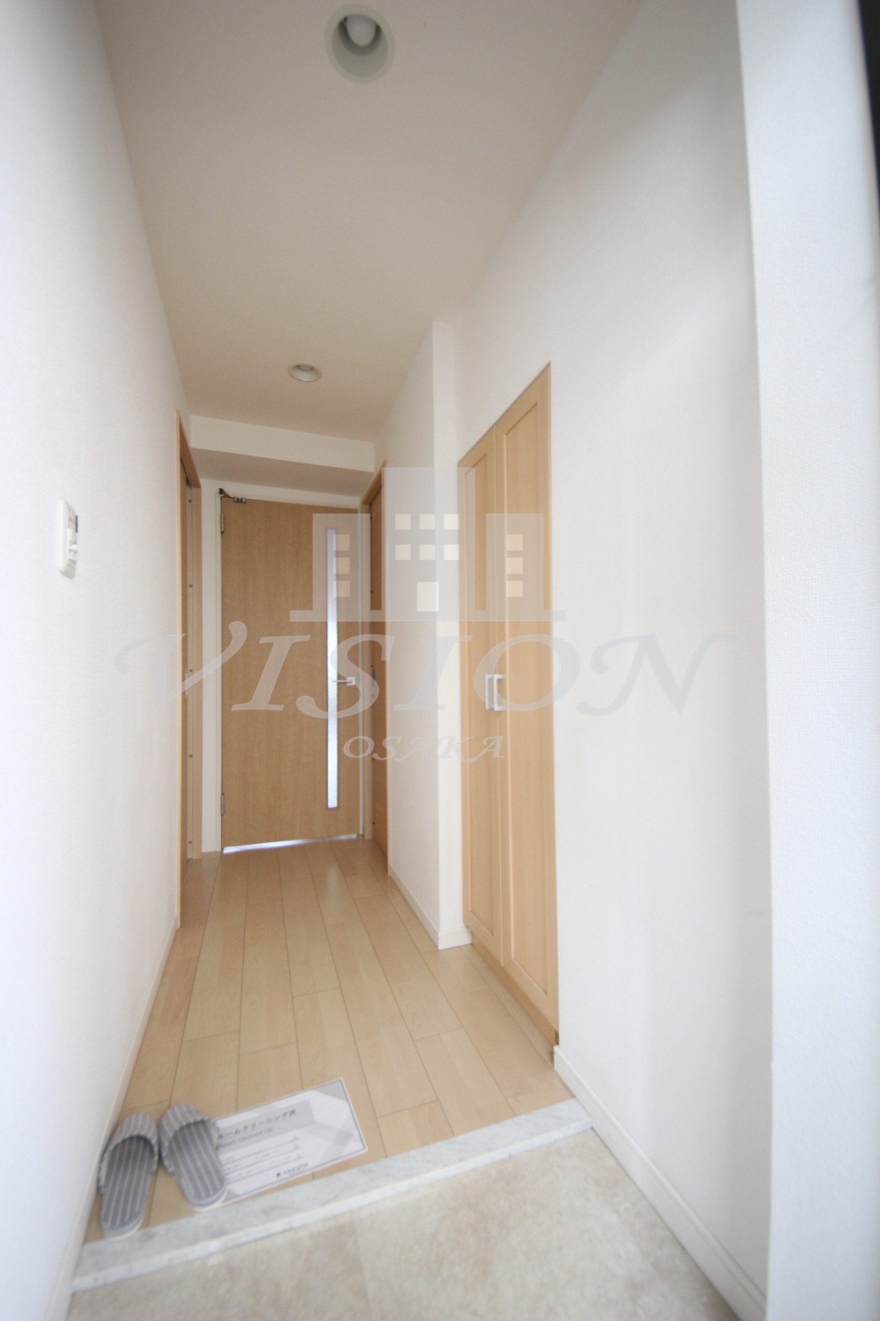 玄関　室内写真は別室のものです