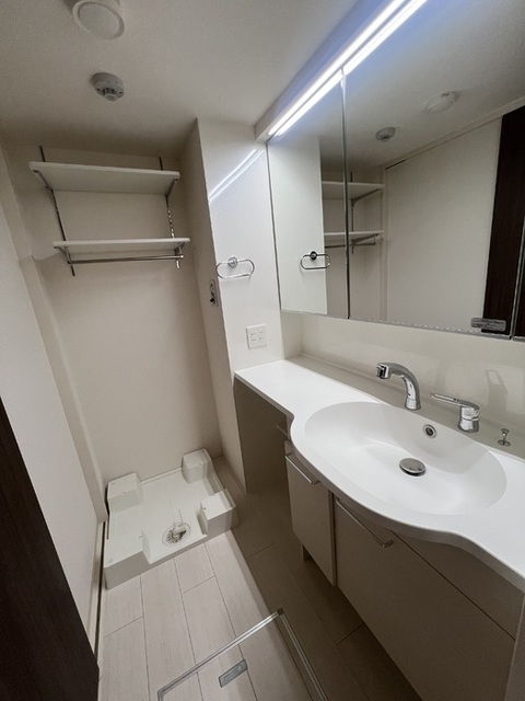 洗面設備　別部屋参考写真です