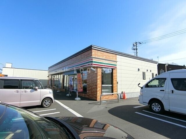 コンビニ　セブンイレブン　泉町（コンビニ）まで375m