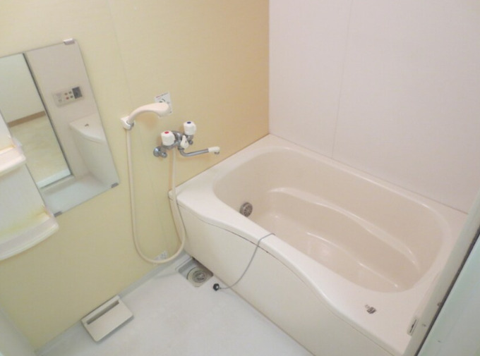 バス・シャワールーム　※写真は同じマンションの違う部屋のものになります。