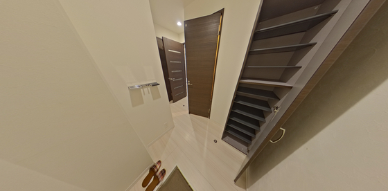 玄関　※別部屋の写真です