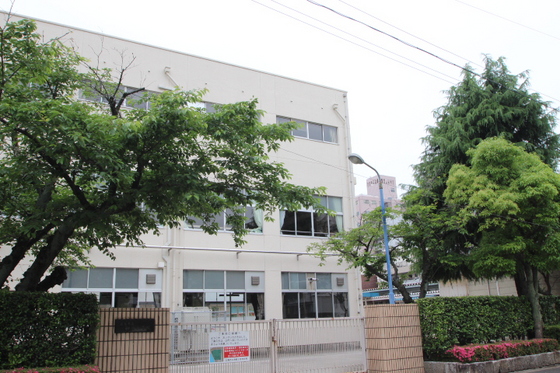 小学校　広島市立神崎小学校（小学校）まで405m