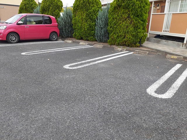 駐車場　駐車場に車を止められます