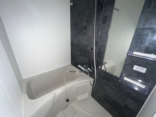 バス・シャワールーム　落ち着いた空間のお風呂です