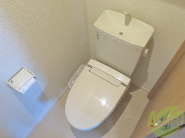トイレ　トイレにはウォシュレット機能が付いています。うれしいですね。