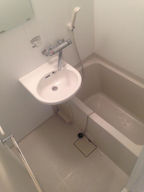 バス・シャワールーム　落ち着いた空間のお風呂です