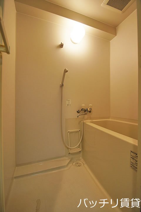 バス・シャワールーム　別号室のイメージ画像。現況を優先いたします。