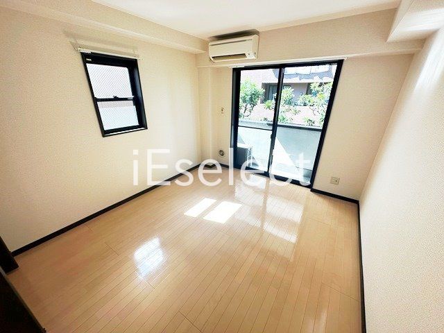 居室・リビング　前面が道路で明るいですよ