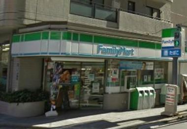 コンビニ　ファミリーマート（コンビニ）まで200m