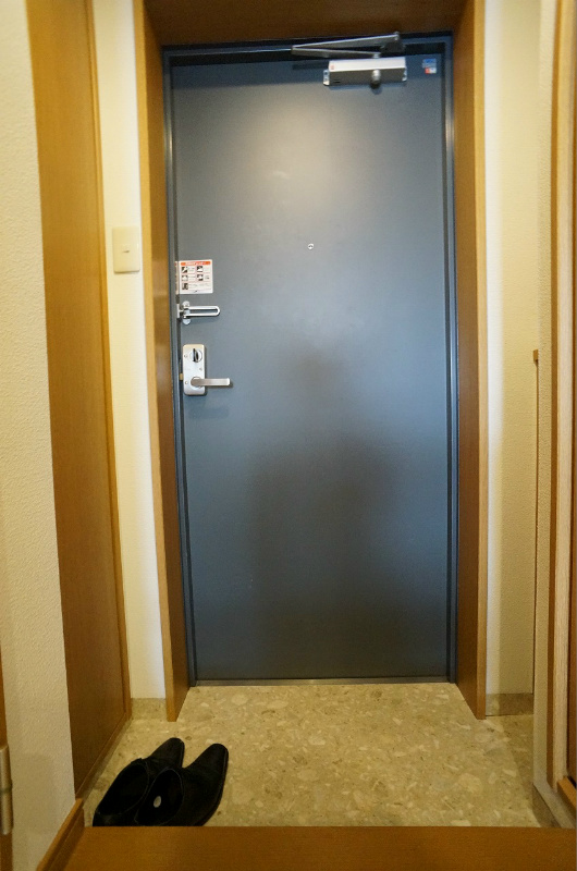 玄関　両サイドに下駄箱有り☆