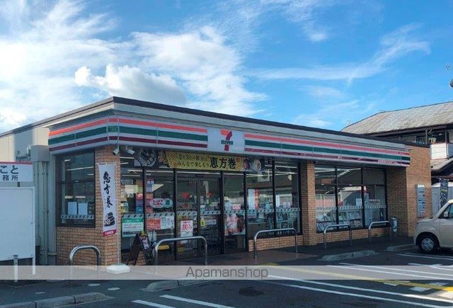 コンビニ　セブンイレブン（コンビニ）まで702m