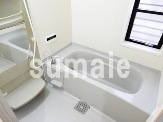 バス・シャワールーム　明るい浴室です。