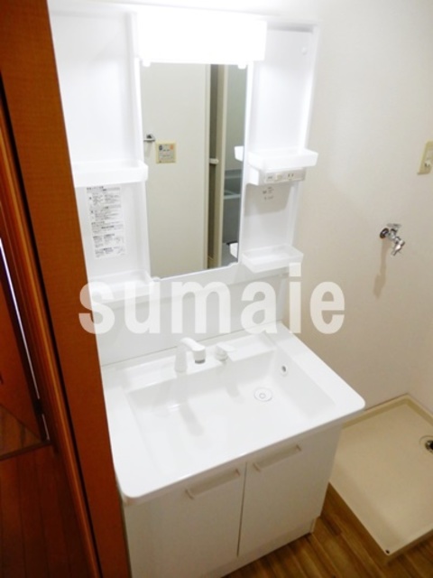 洗面設備　嬉しい独立洗面台です。