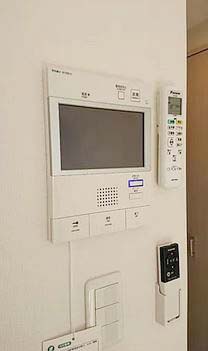 セキュリティ　★モニター付きインターホンで来客時も安心★