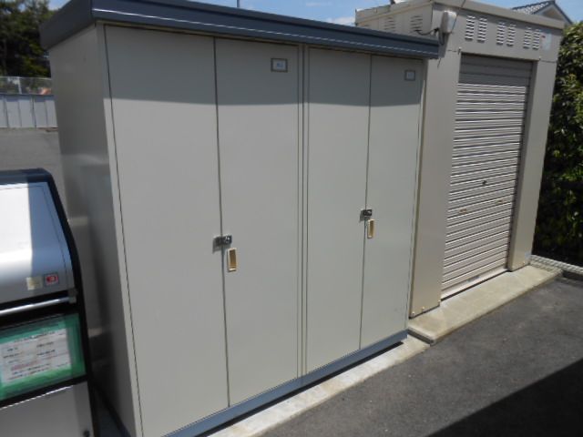 その他設備　各戸個別の屋外物置完備（冬用タイヤ等収納可能）