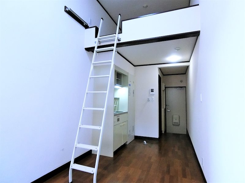 居室・リビング　ロフト付でお部屋もスッキリ