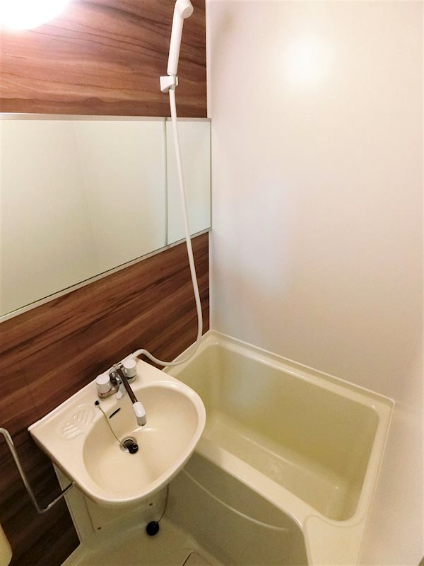 バス・シャワールーム　お手入れラクラクユニットバス