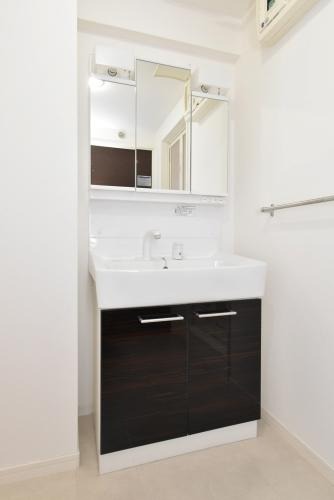 洗面設備　朝の支度はこちらでどうぞ。