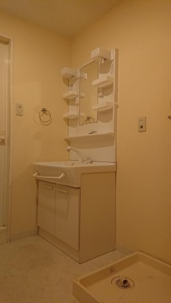 洗面設備　脱衣スペースもあります