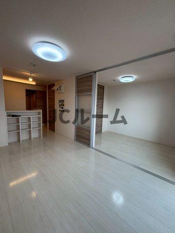 居室・リビング　反転タイプの部屋の写真です