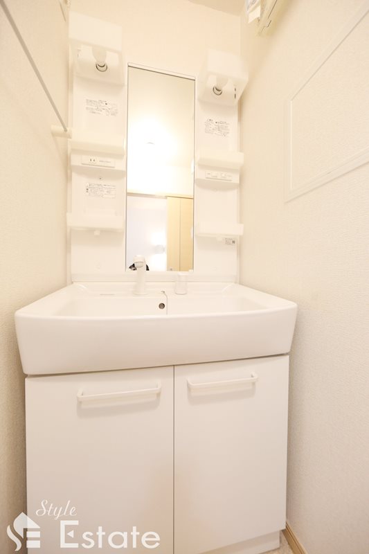 洗面設備　洗面脱衣所　シャンプードレッサー　室内洗濯機置場