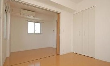 居室・リビング　☆明るい居間☆