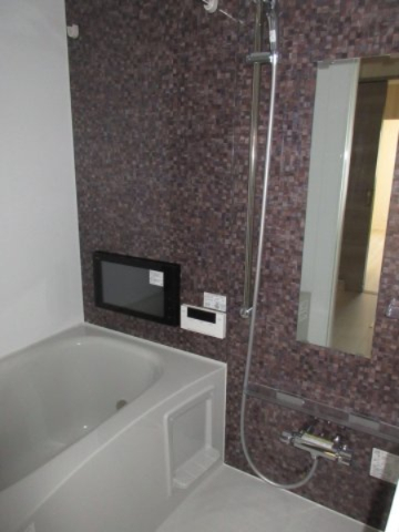 バス・シャワールーム　追い焚き機能付き、TV付き！