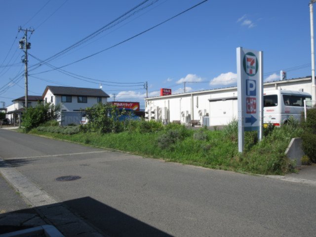 眺望　道路向かいにセブンイレブンがあります。