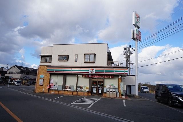 コンビニ　セブンイレブン（コンビニ）まで270m