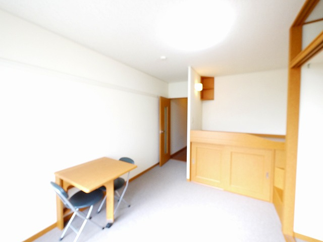 居室・リビング　こちらの居間で趣味の時間をお楽しみください