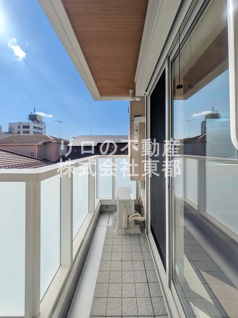 眺望　バルコニーからの景色です！圧迫感がないので暮らしやすい♪