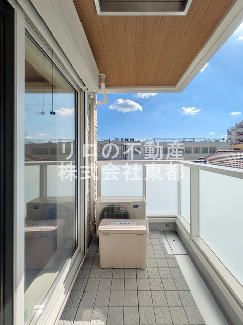 バルコニー　バルコニー付！お天気のいい日は洗濯物も気持ちよく干せますね！