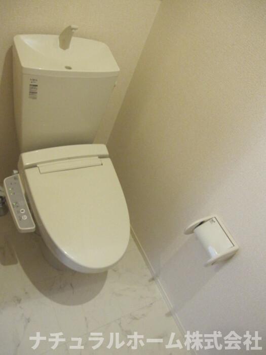 トイレ　温水洗浄暖房便座