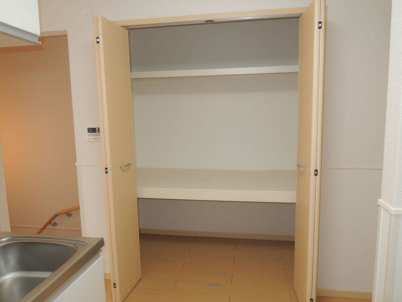 収納　LDKクローゼット
