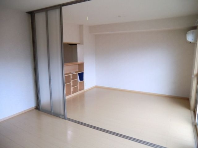 居室・リビング　南向き日当たり良好リビング