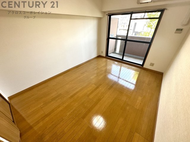 居室・リビング　エアコン付きで快適に過ごせます♪