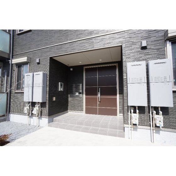 その他　共用エントランスにはオートロックあり