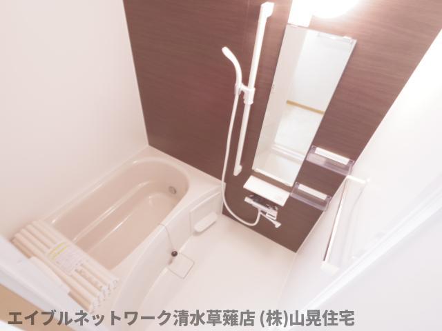 バス・シャワールーム　コンパクトで使いやすいお風呂です