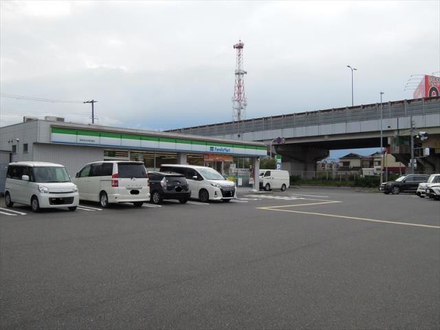 コンビニ　ファミリーマート（コンビニ）まで663m